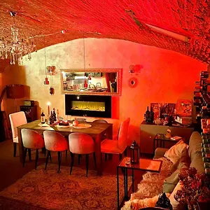 Apartment Red Impression - In The Center, Florence