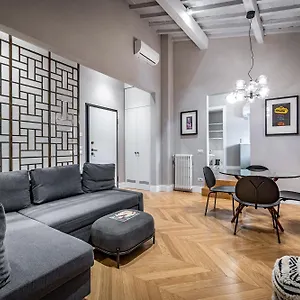 Apartment Hs4u Ricasoli Luxury Near Duomo N.1, Florence